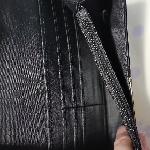 The Legend of Zelda Triforce Clutch Wallet - Picture 5 of 5